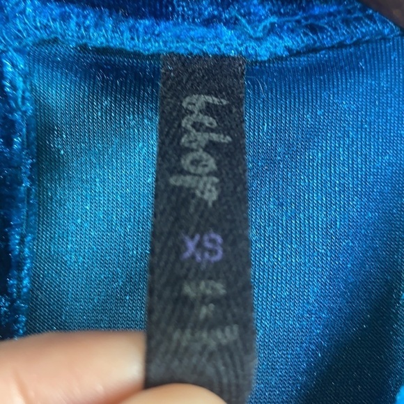 BeBop - Blue Velvet Short Long Sleeve Romper Size XS - Picture 7 of 10